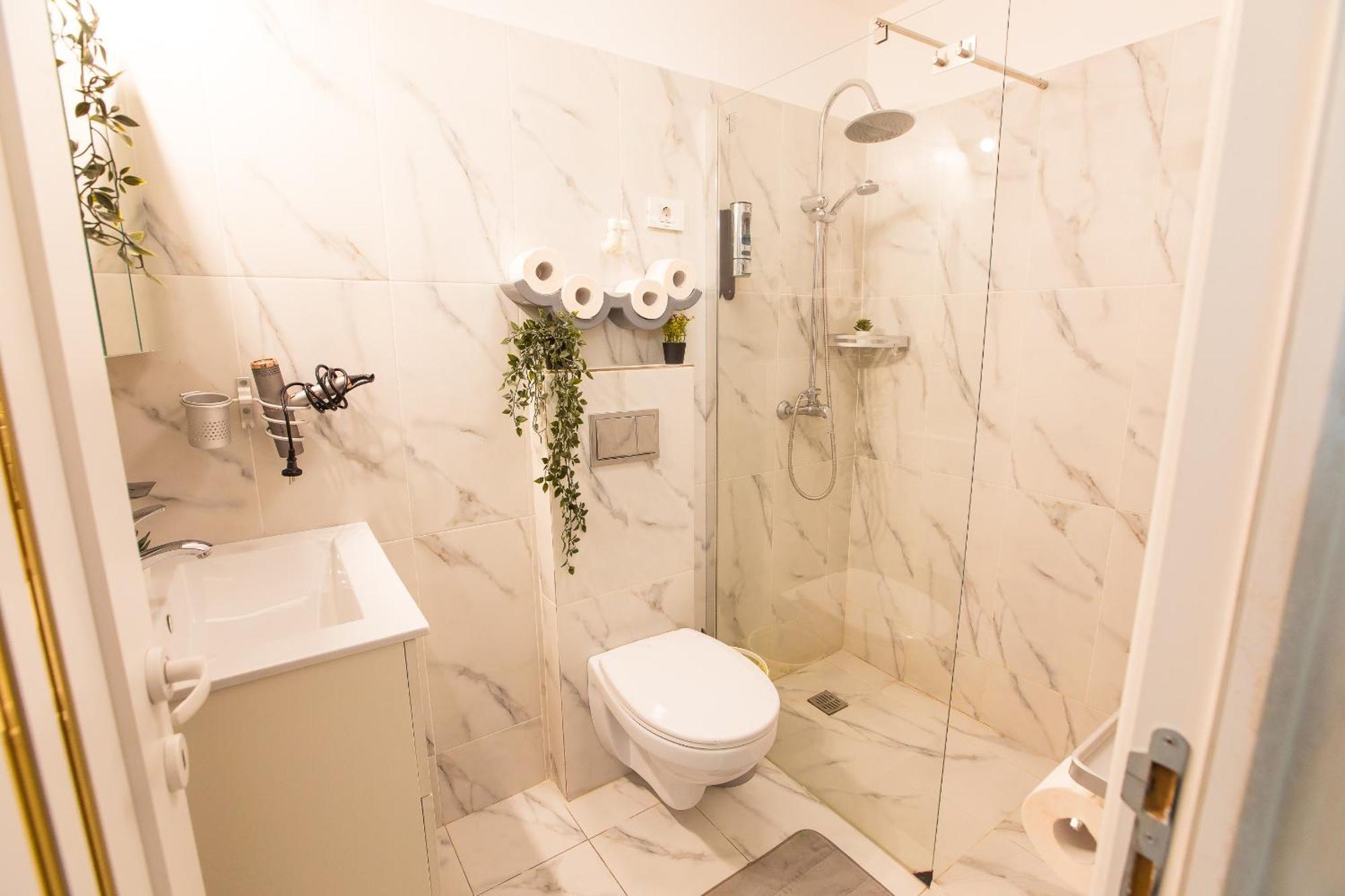 בוקרשט Royalty Apt With City Views On Calea Victoriei מראה חיצוני תמונה